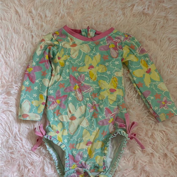 Ruffle butts 12-18 month swimsuit ๐ฉฑ and hat ๐ set - Picture 3 of 6